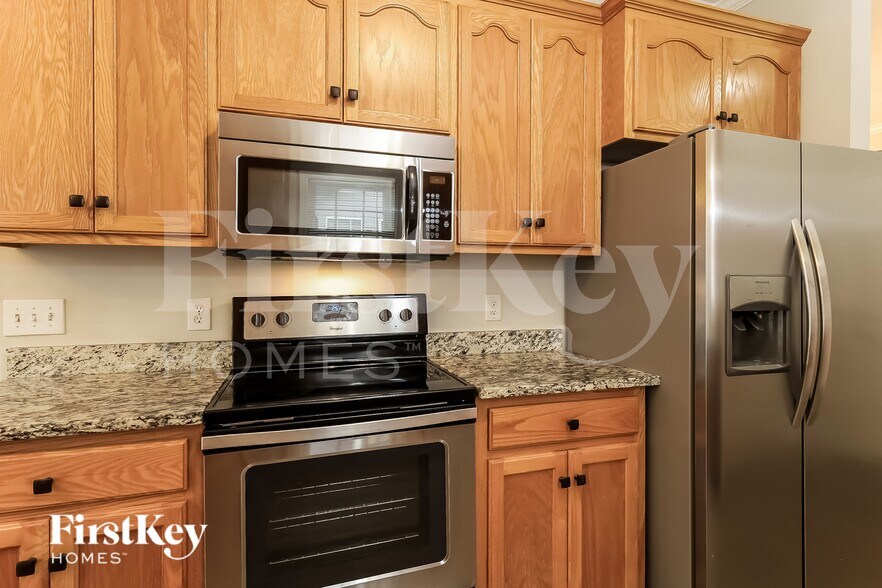 Building Photo - 2215 Charles Towne Ct