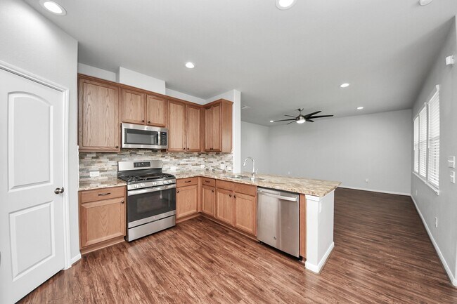 Building Photo - 2931 Palm Oaks Trail