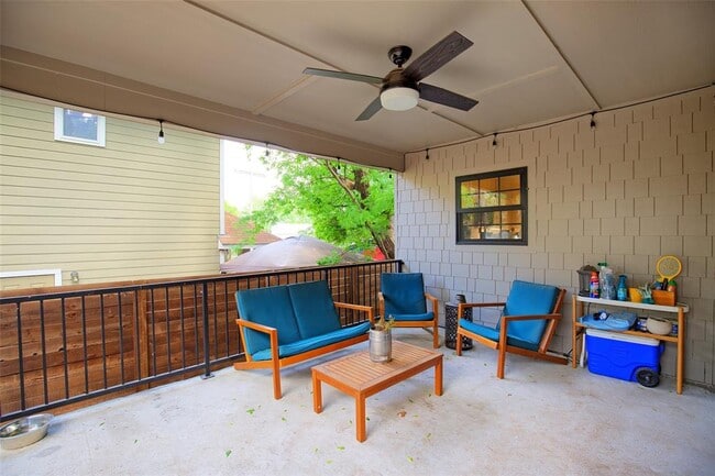 Building Photo - 2205 S L Davis Ave