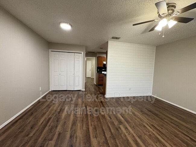 Building Photo - 1410 Courtney Pl