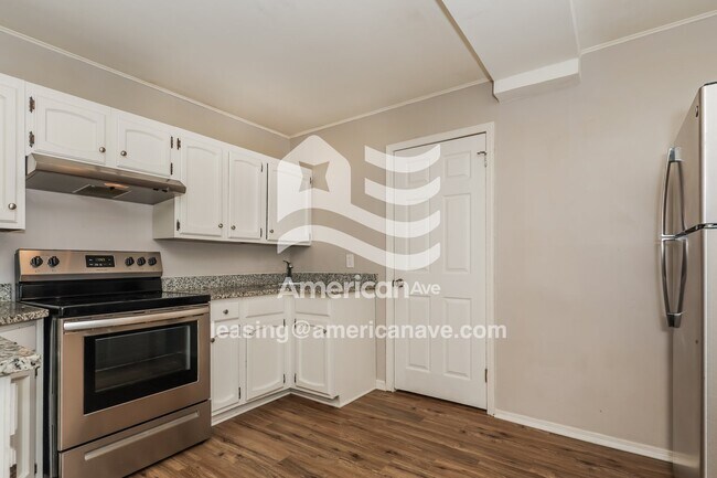 Building Photo - 2221 Cadie Ave