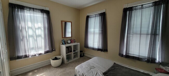 Building Photo - 4 Bedroom 1 bathroom home located in Leola PA