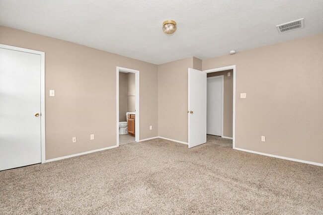 Building Photo - 6329 Settlers Square Ln