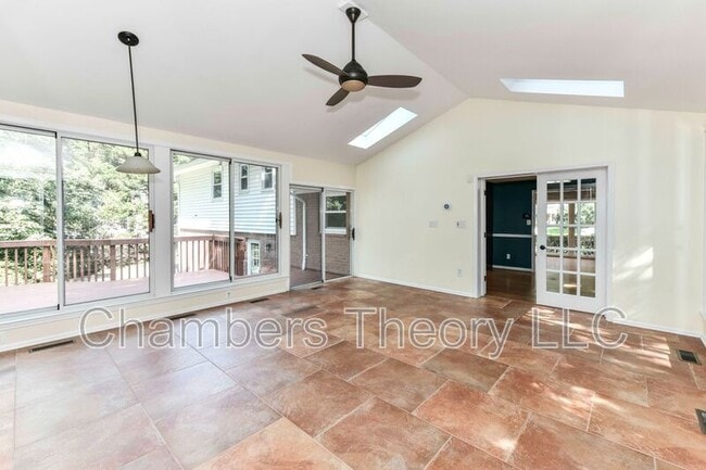 Building Photo - 9205 Hamilton Dr