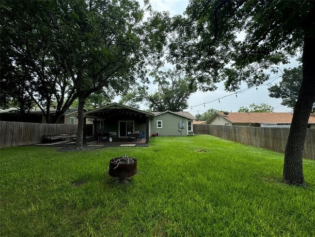 Building Photo - 5304 Basswood Ln
