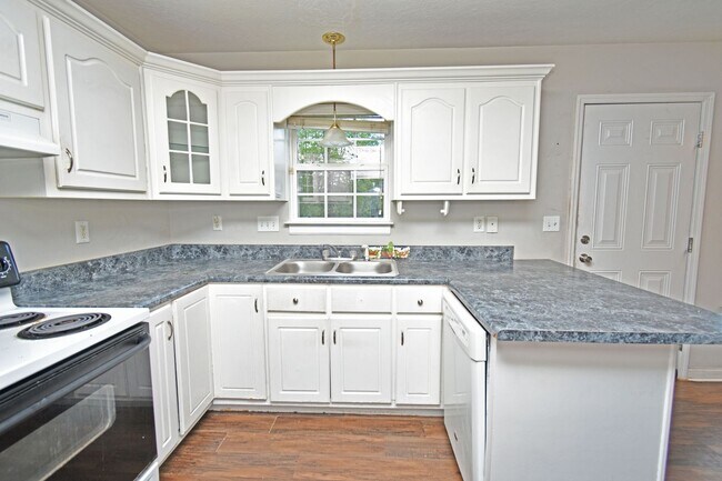 Building Photo - 3544 Mutimer Dr