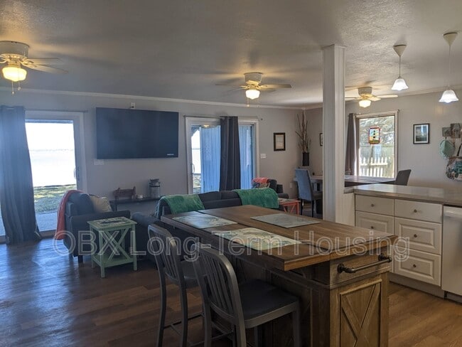 Building Photo - 181 Pine Grove Ln