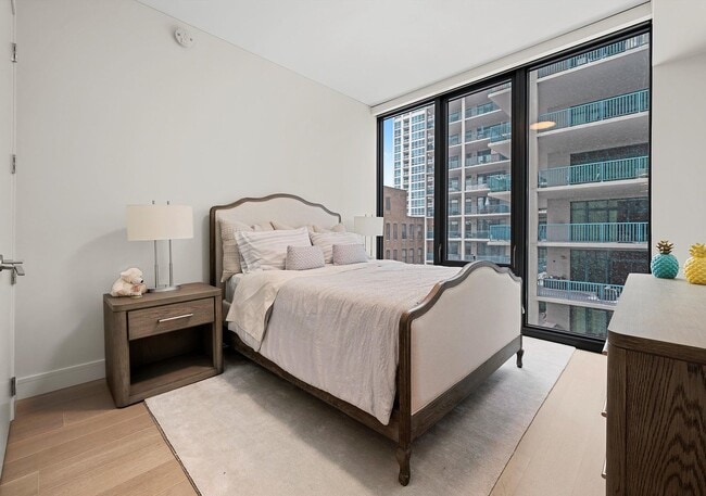 Building Photo - 366 W Superior St