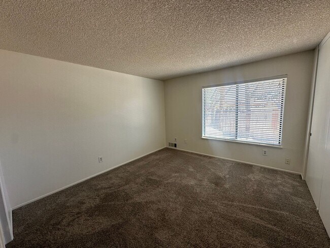 Building Photo - Elegant 4-Bedroom, 3-Bath Home in Prime Cul-de-Sac Location