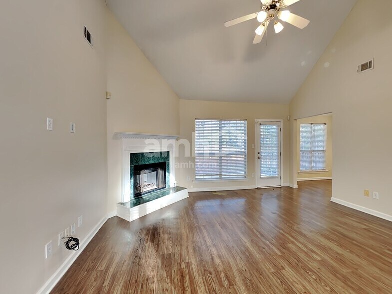 Building Photo - 515 Chaseridge Dr