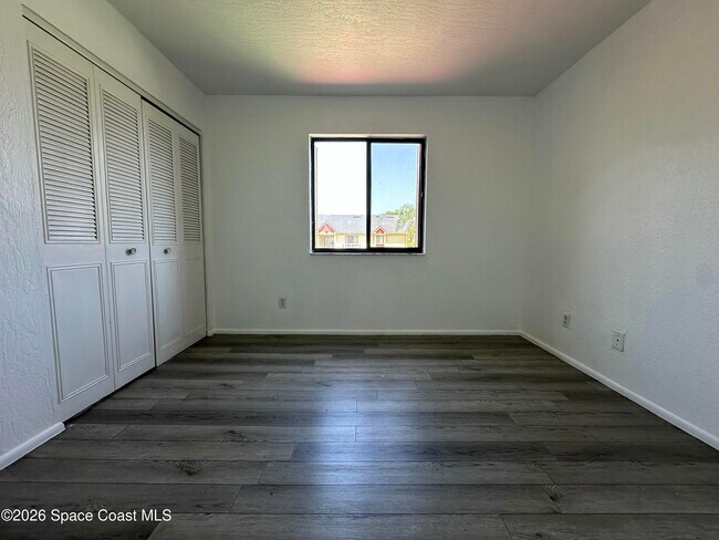 Building Photo - 2130 Forest Knoll Dr NE