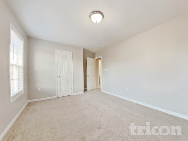 Building Photo - 220 Advance Dr