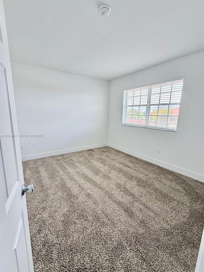 Building Photo - 131 SW 117th Ave