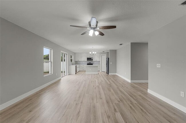 Building Photo - 13550 Laranja St