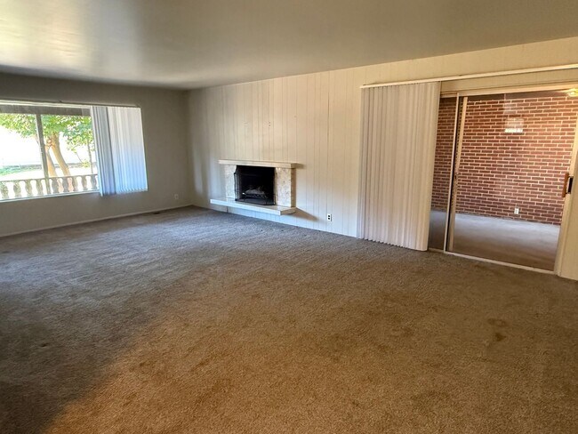 Building Photo - Beautiful town home with central air, deep 2 car garage and a large covered patio