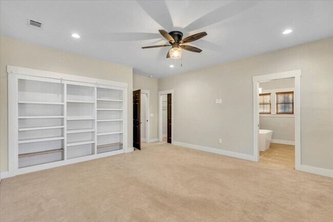 Building Photo - Downtown 4 bedroom home