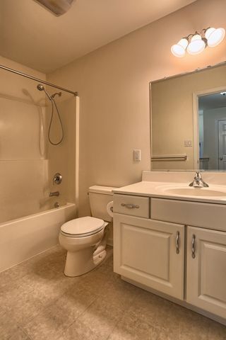 Building Photo - 24 Lismore Pl
