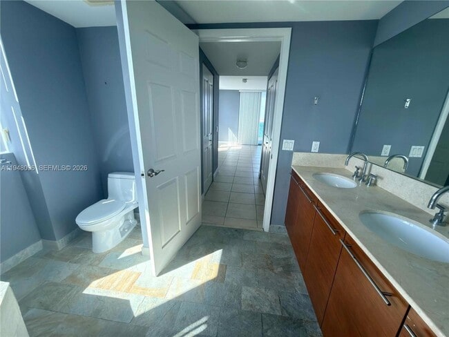 Building Photo - 2641 N Flamingo Rd