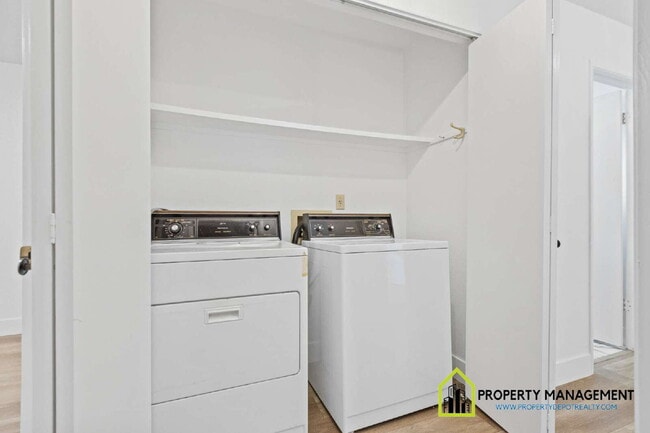 Building Photo - Remodeled Downtown Condo Rental