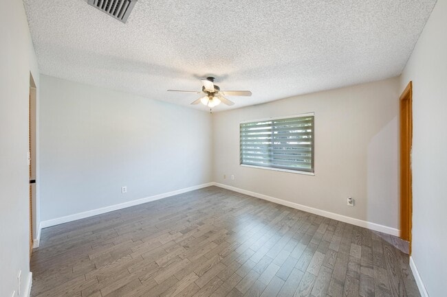 Building Photo - 5340 SW 115th Ave