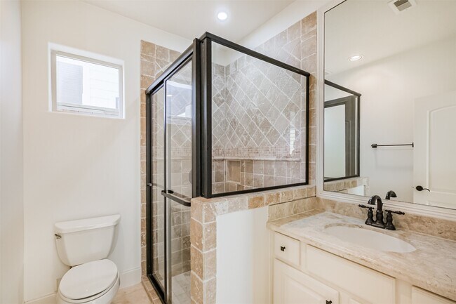 Building Photo - 407 W Bell St