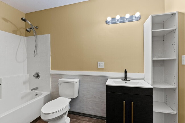 Building Photo - 216 N 2nd St