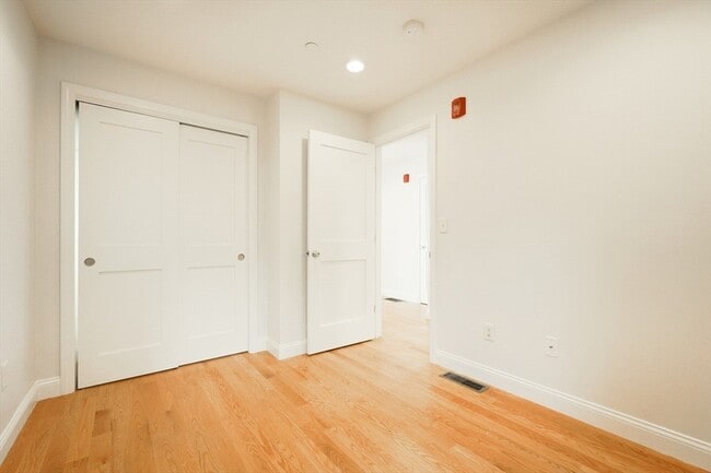 Building Photo - 375 Dorchester St