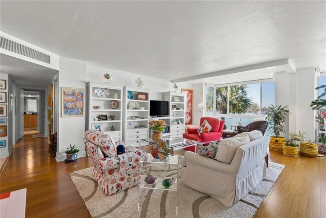 Building Photo - 644 Island Way