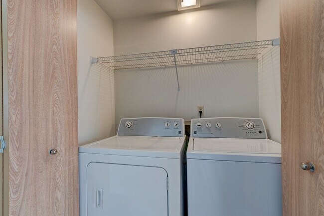 Building Photo - 2 Bedroom/2 Bath in Courtyard Condos