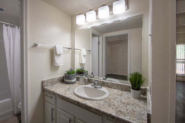 Building Photo - Harvard Square