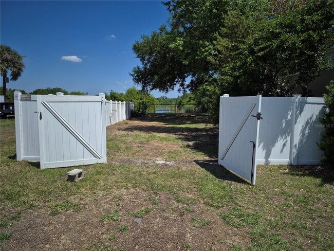 Building Photo - 9802 Riverview Dr