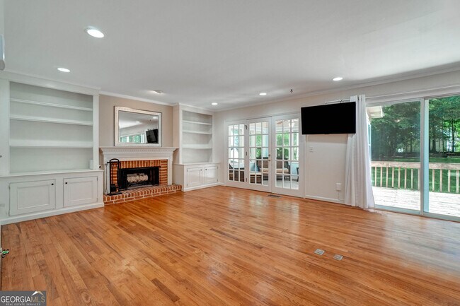 Building Photo - 295 Oakmere Rd