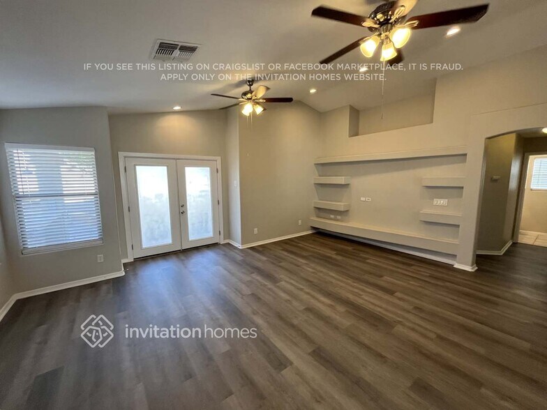Building Photo - 13915 N 134th Ln