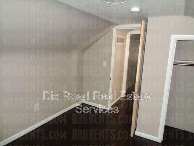 Building Photo - 1255 Hooven Ave