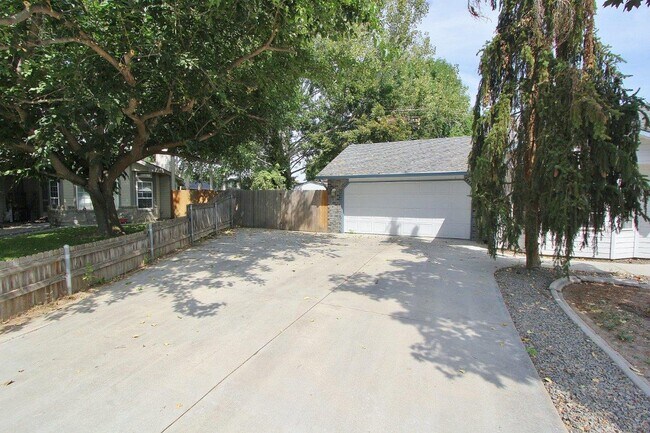 Building Photo - 608 Smith Ct
