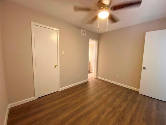 Building Photo - The Silverado Condominiums have plenty of ...