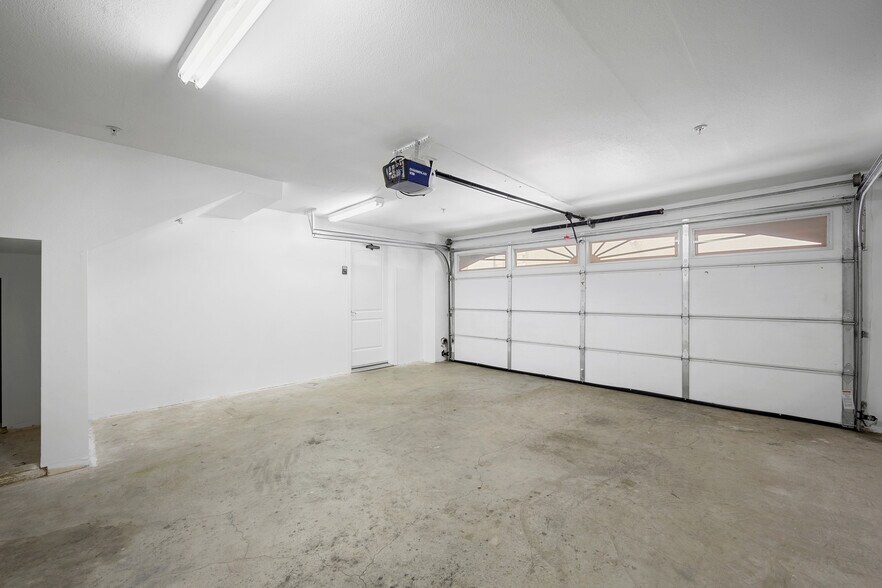 Building Photo - 6827 Valmont St