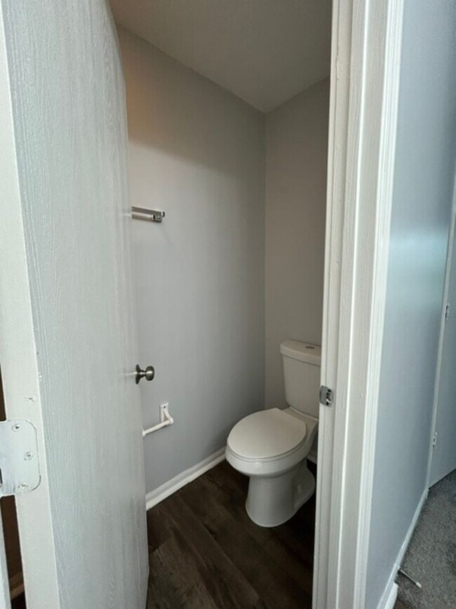 Building Photo - 819-823 Riverview Terrace