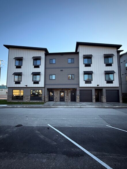 Building Photo - 1010 Baker Ave