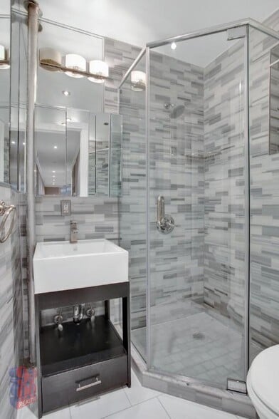 Building Photo - 438 W 52nd St