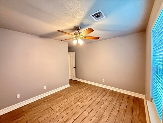 Building Photo - 3727 Putnam Dr