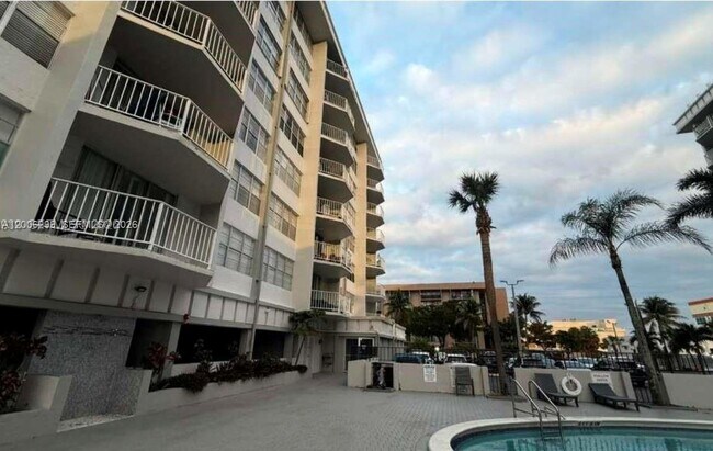 Building Photo - 16740 NE 9th Ave