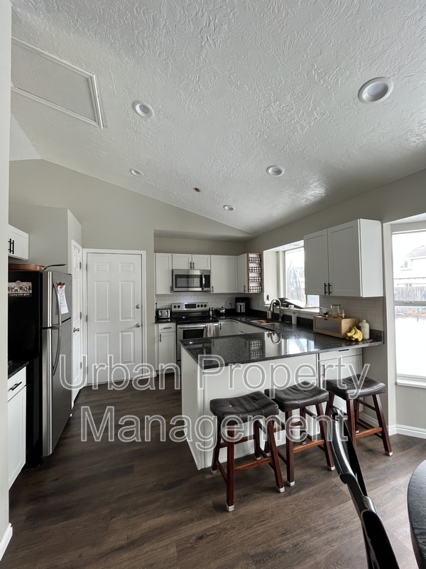 Building Photo - 734 W 2220 N