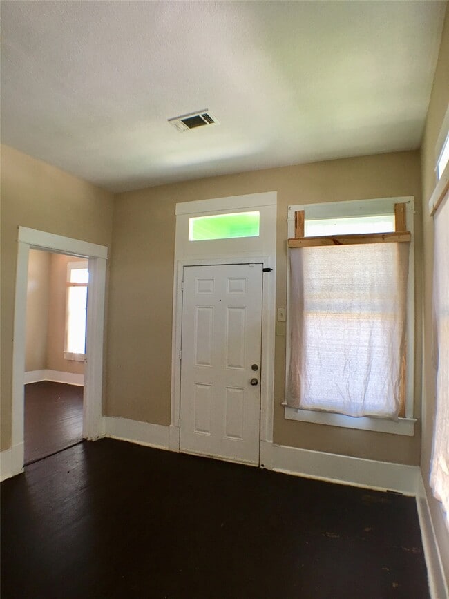 Building Photo - 3828 Avenue M 1/2