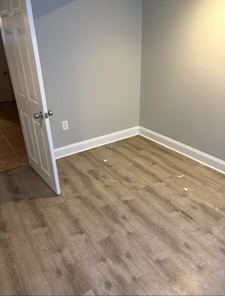 Building Photo - 7249 S Ridgeland Ave