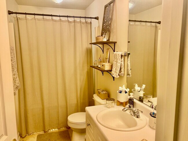 Building Photo - 401 Londonberry Dr