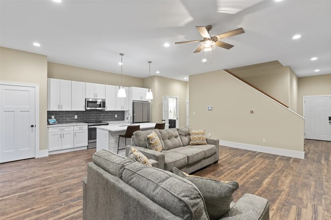 Building Photo - 5424 Delmar Ct