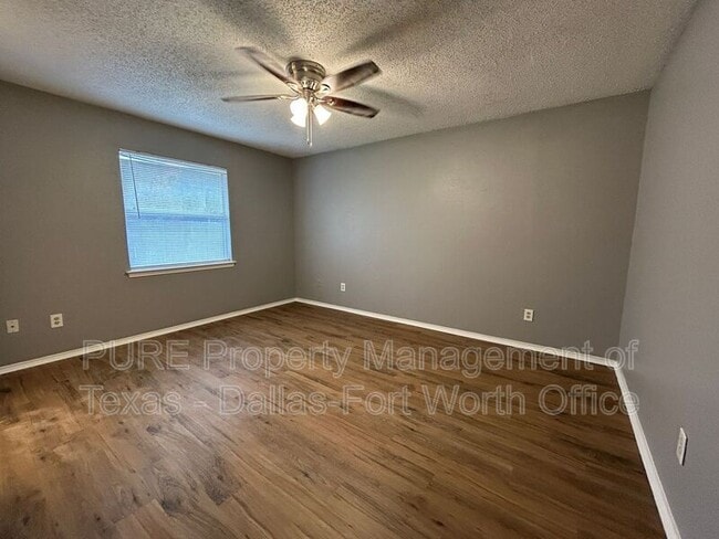 Building Photo - 731 Bluebonnet Dr