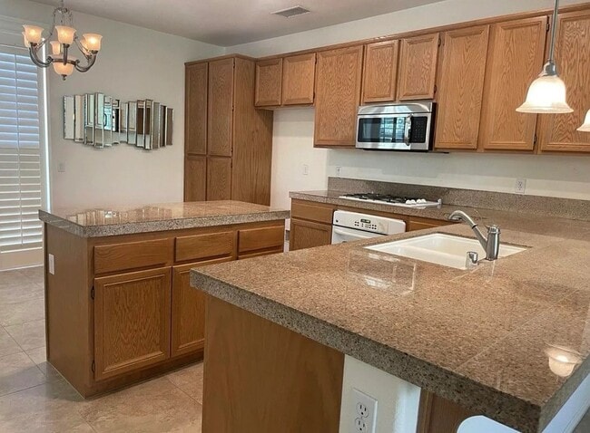 Building Photo - Gated Community in North Indio