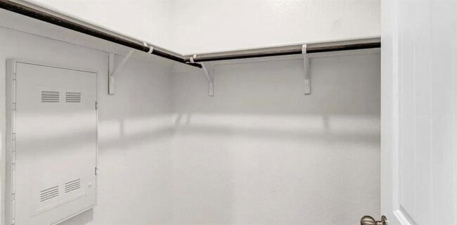 Building Photo - 400 Barton Creek Ln